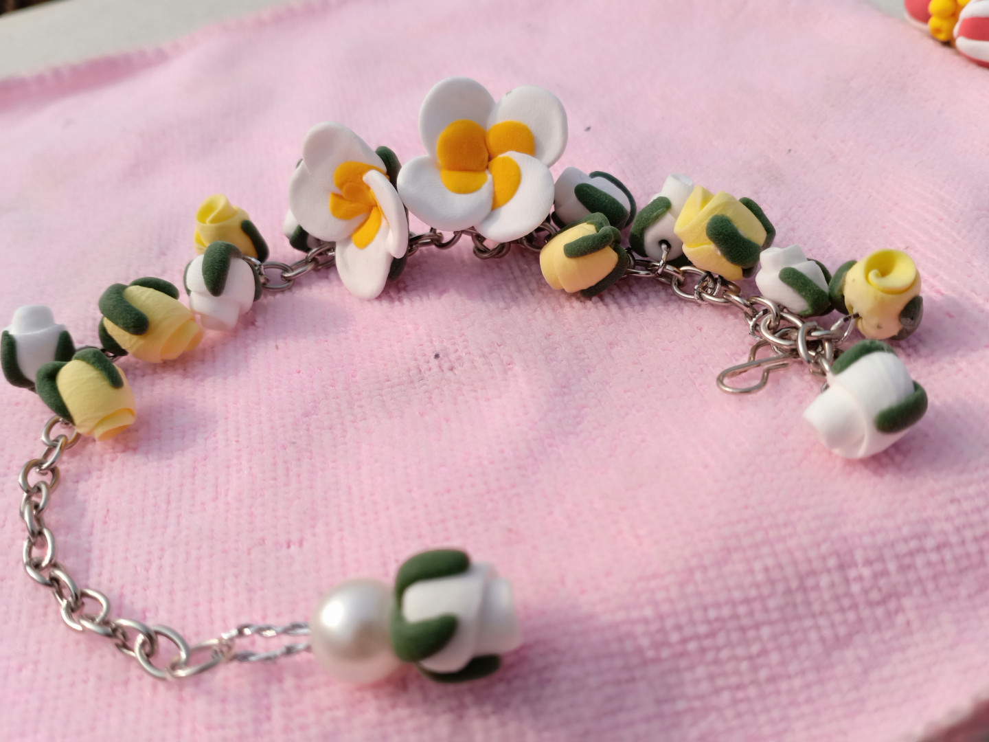 White flower bracelet 🌼