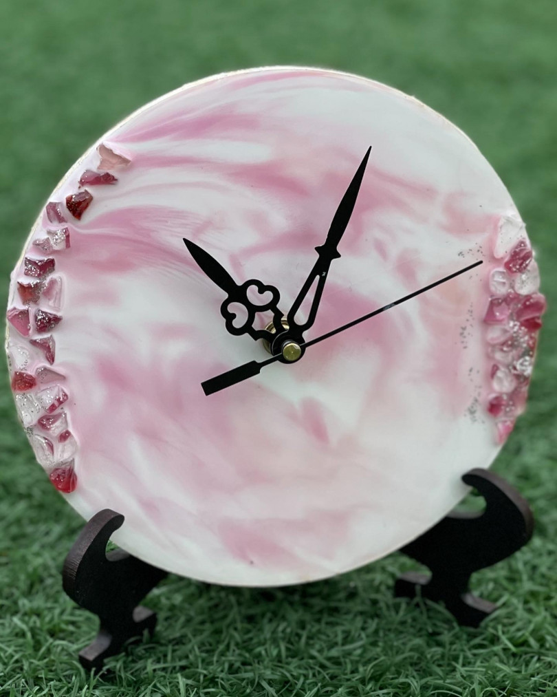 Handmade resin table clock