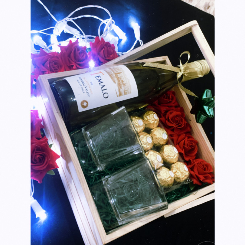 Customised Chocolate and wine gift hampers