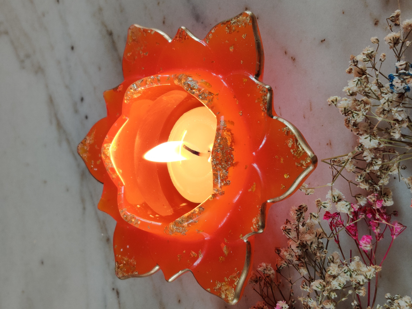 Tealight candle holder