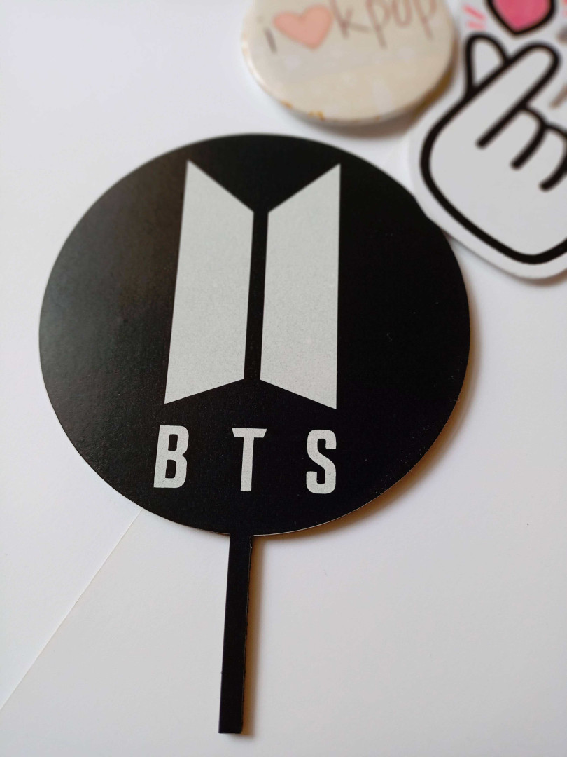 Surprise your BTS fan with this incredible BTS Army Cake! Thoughtfully  crafted in South Korean BTS band theme, this cake… | Bts cake, Army  birthday cakes, Army cake