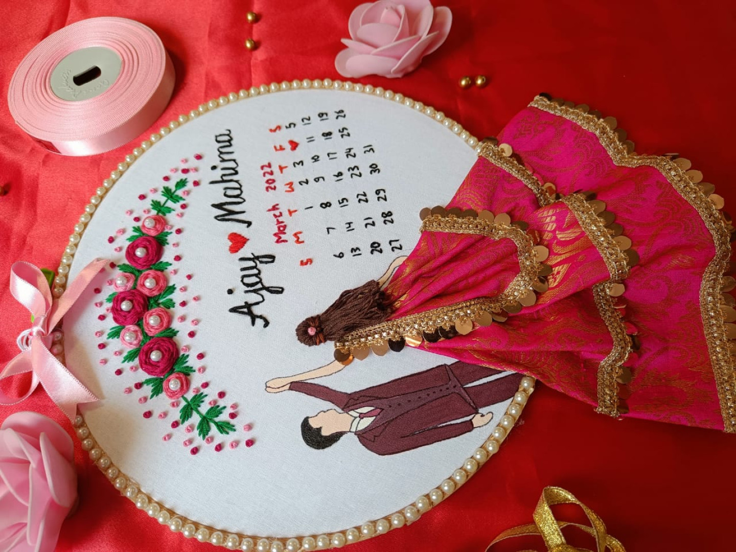 Embroidery hoop with dancing couple