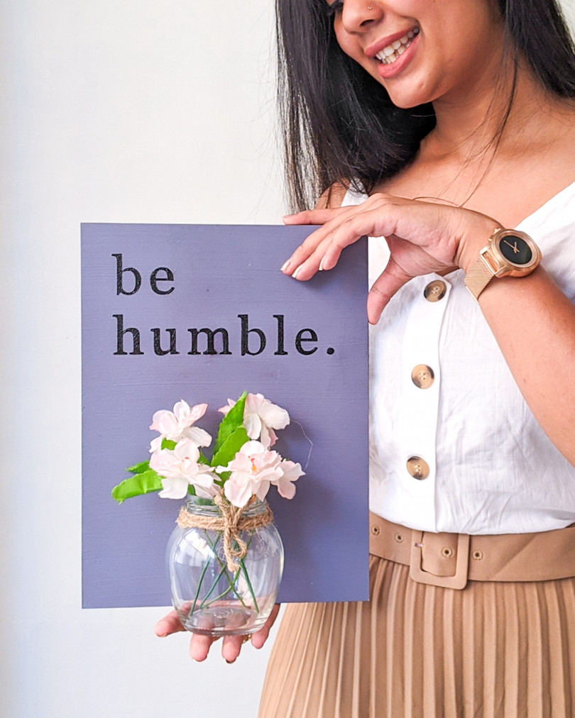 'Be humble' wooden wall décor with mason jar