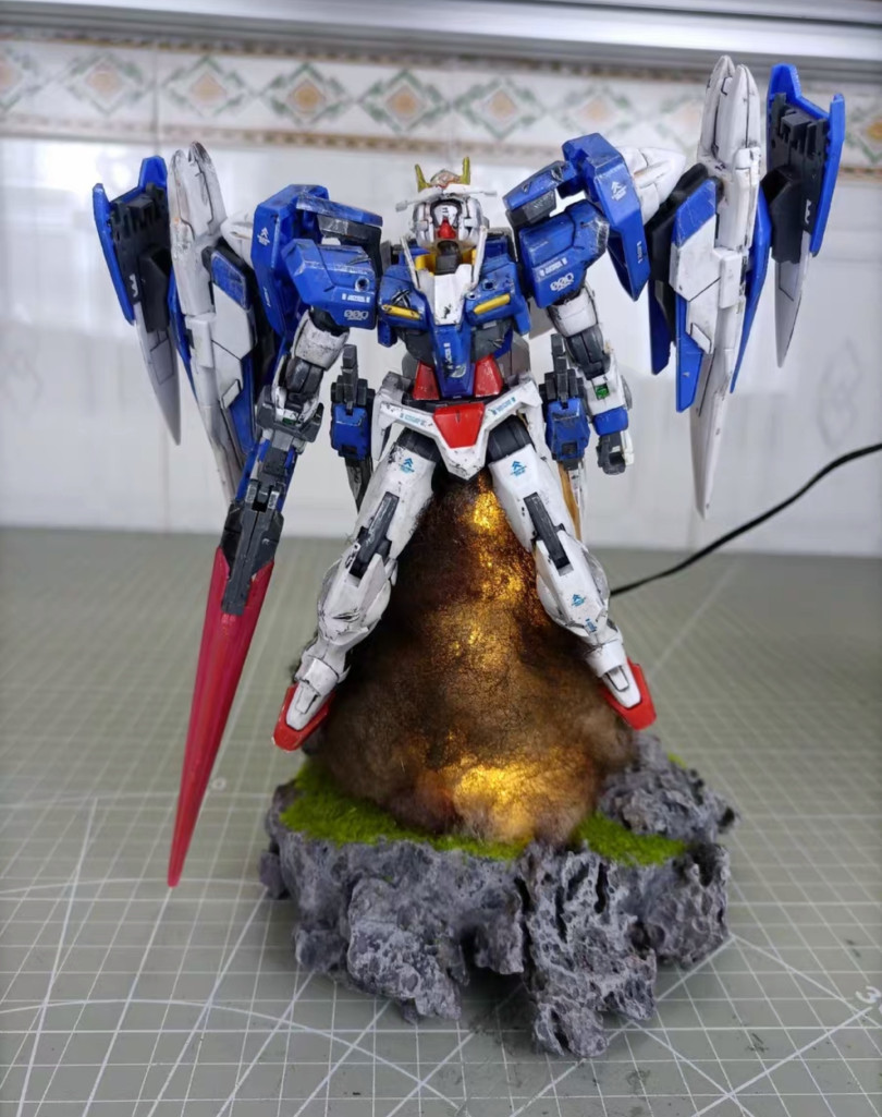 Authentically replicated battle-damaged Gundam figurines, showcasing the glory of the Gundam series' fierce battles